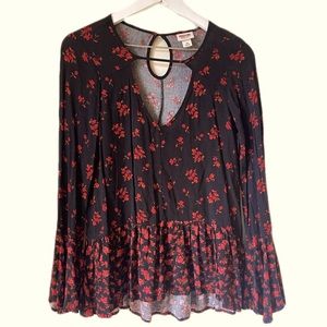 Mossimo Floral Flowy Blouse Key hole button closure